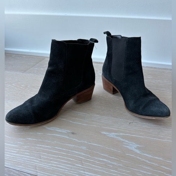Topshop Black Nubuck Chelsea Boots with Block Heel - Picture 5 of 7